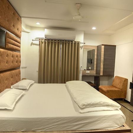 Hotel Shertown Ahmedabad Extérieur photo