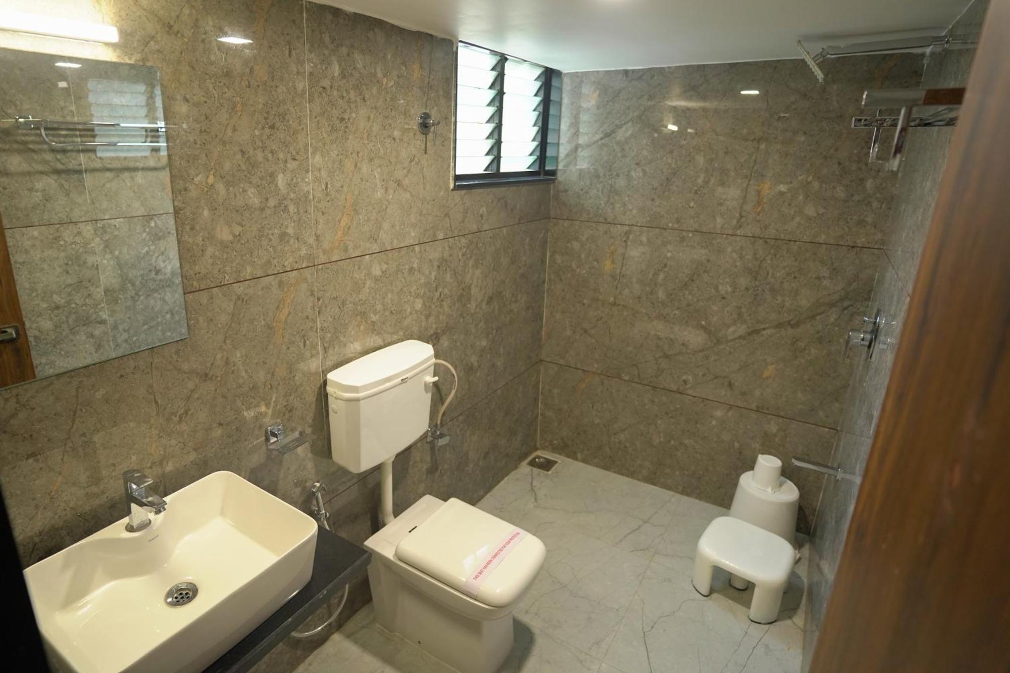 Hotel Shertown Ahmedabad Extérieur photo