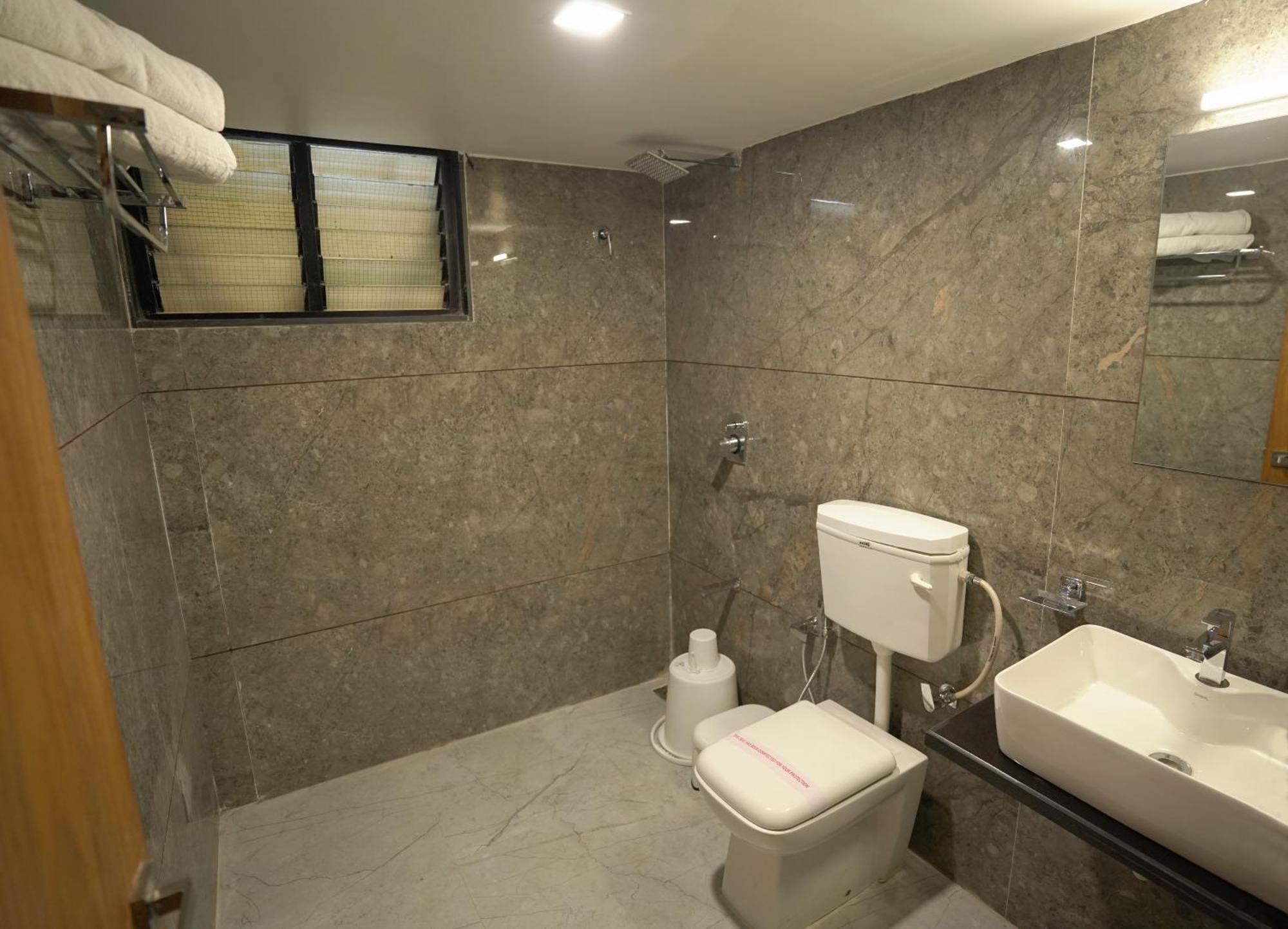 Hotel Shertown Ahmedabad Extérieur photo